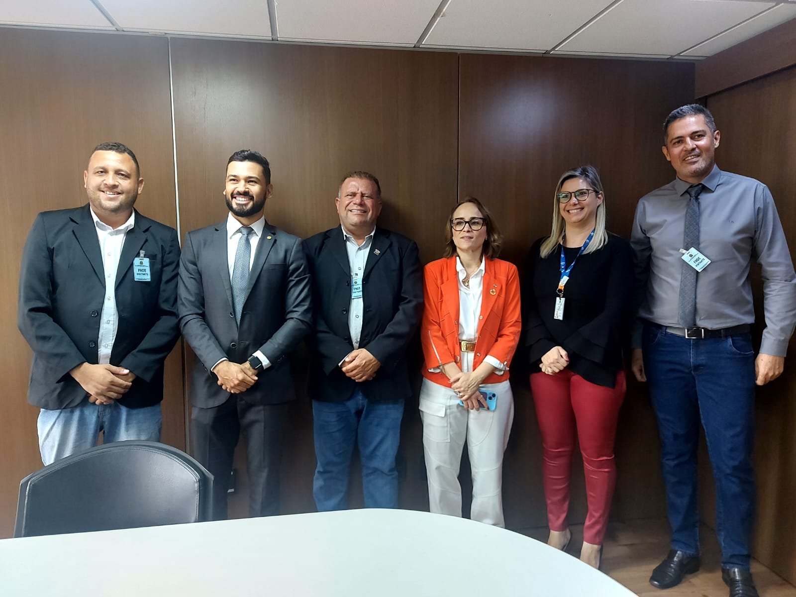 Equipe reunida durante uma agenda institucional de gestão educacional